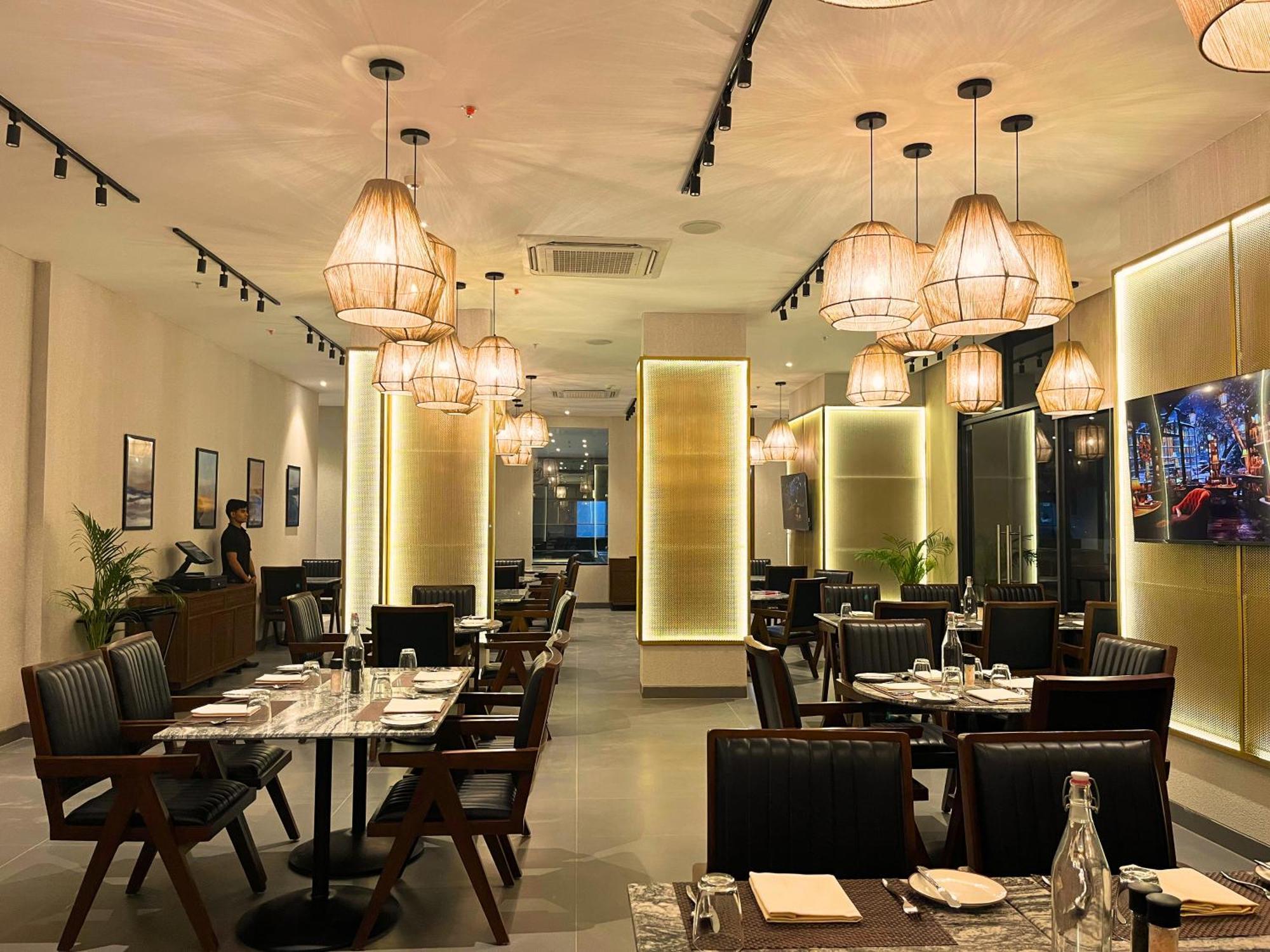 Rhythm Gurugram Hotel & Suites, Sohna Road Ґурґаон Екстер'єр фото