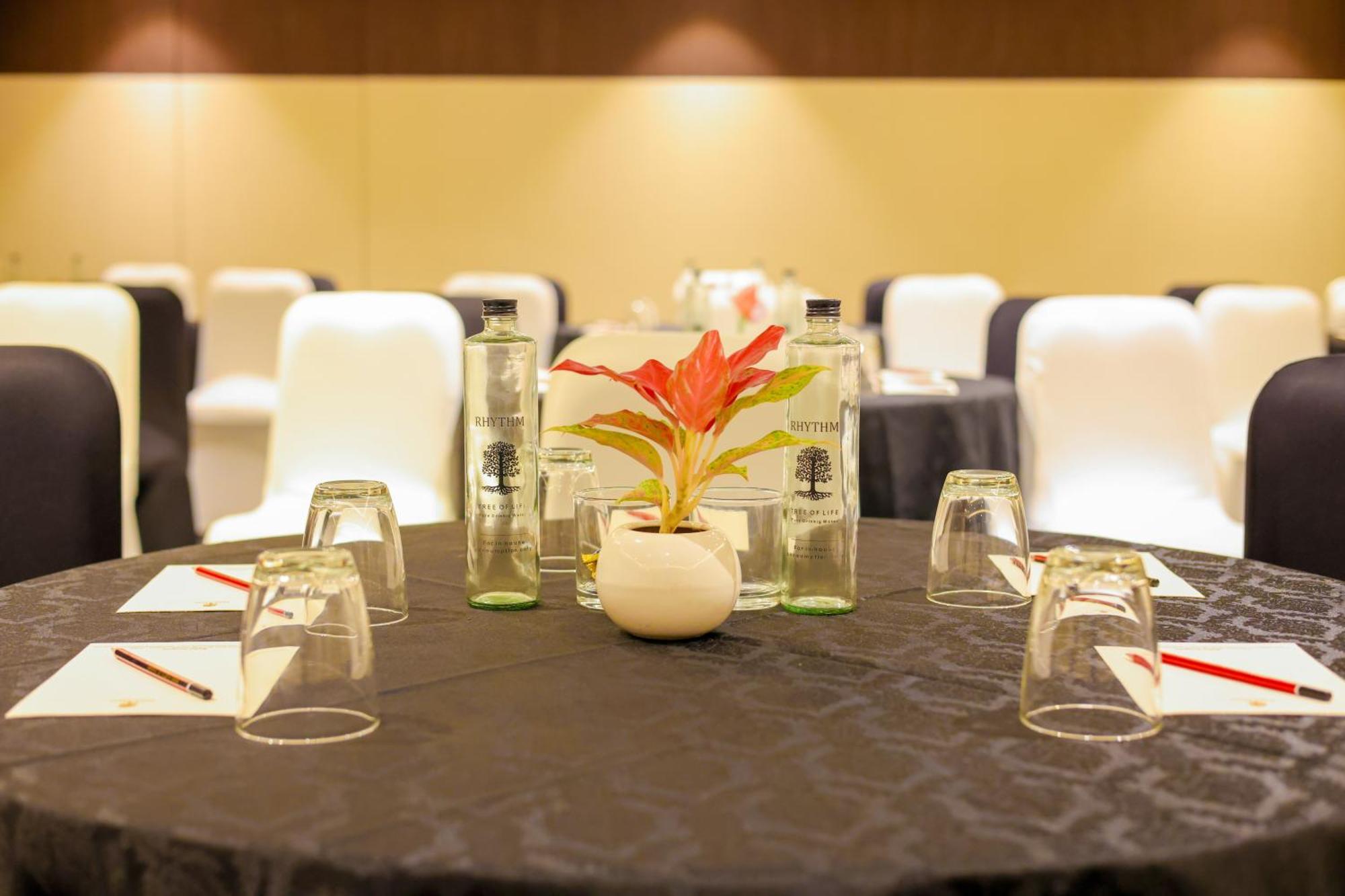 Rhythm Gurugram Hotel & Suites, Sohna Road Ґурґаон Екстер'єр фото
