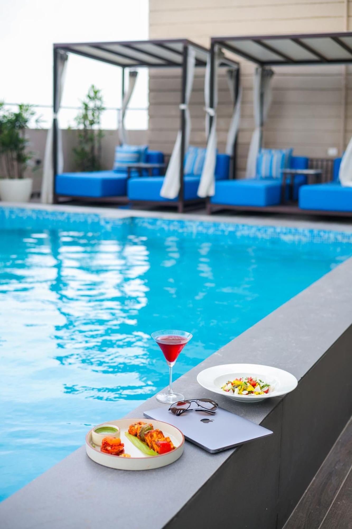 Rhythm Gurugram Hotel & Suites, Sohna Road Ґурґаон Екстер'єр фото