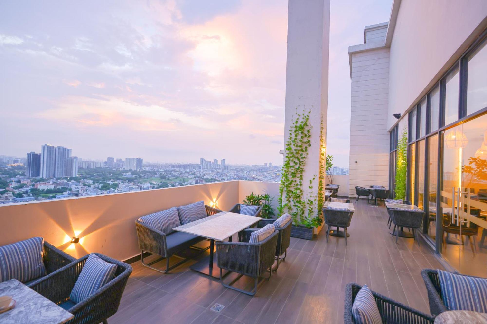 Rhythm Gurugram Hotel & Suites, Sohna Road Ґурґаон Екстер'єр фото
