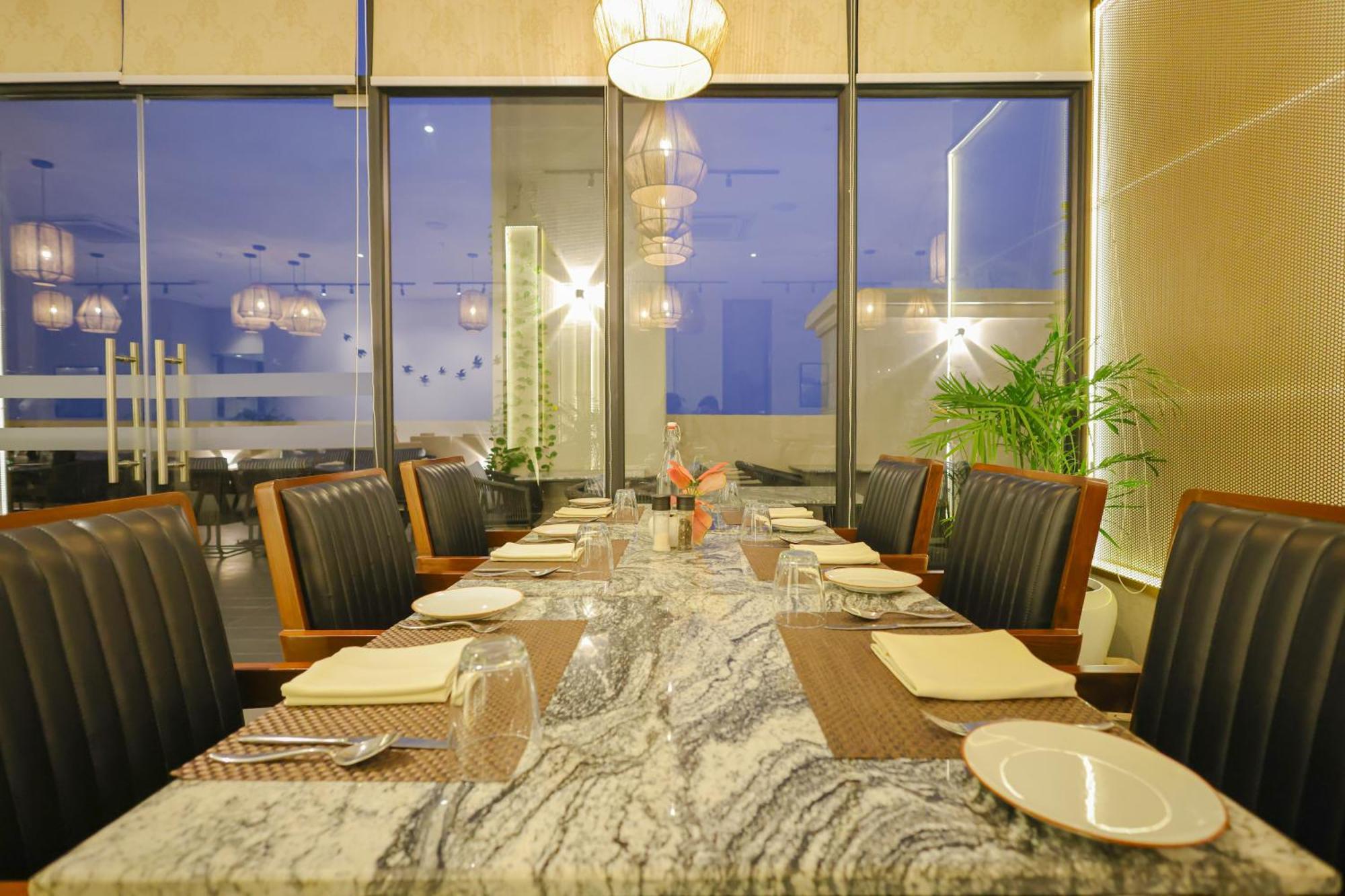 Rhythm Gurugram Hotel & Suites, Sohna Road Ґурґаон Екстер'єр фото