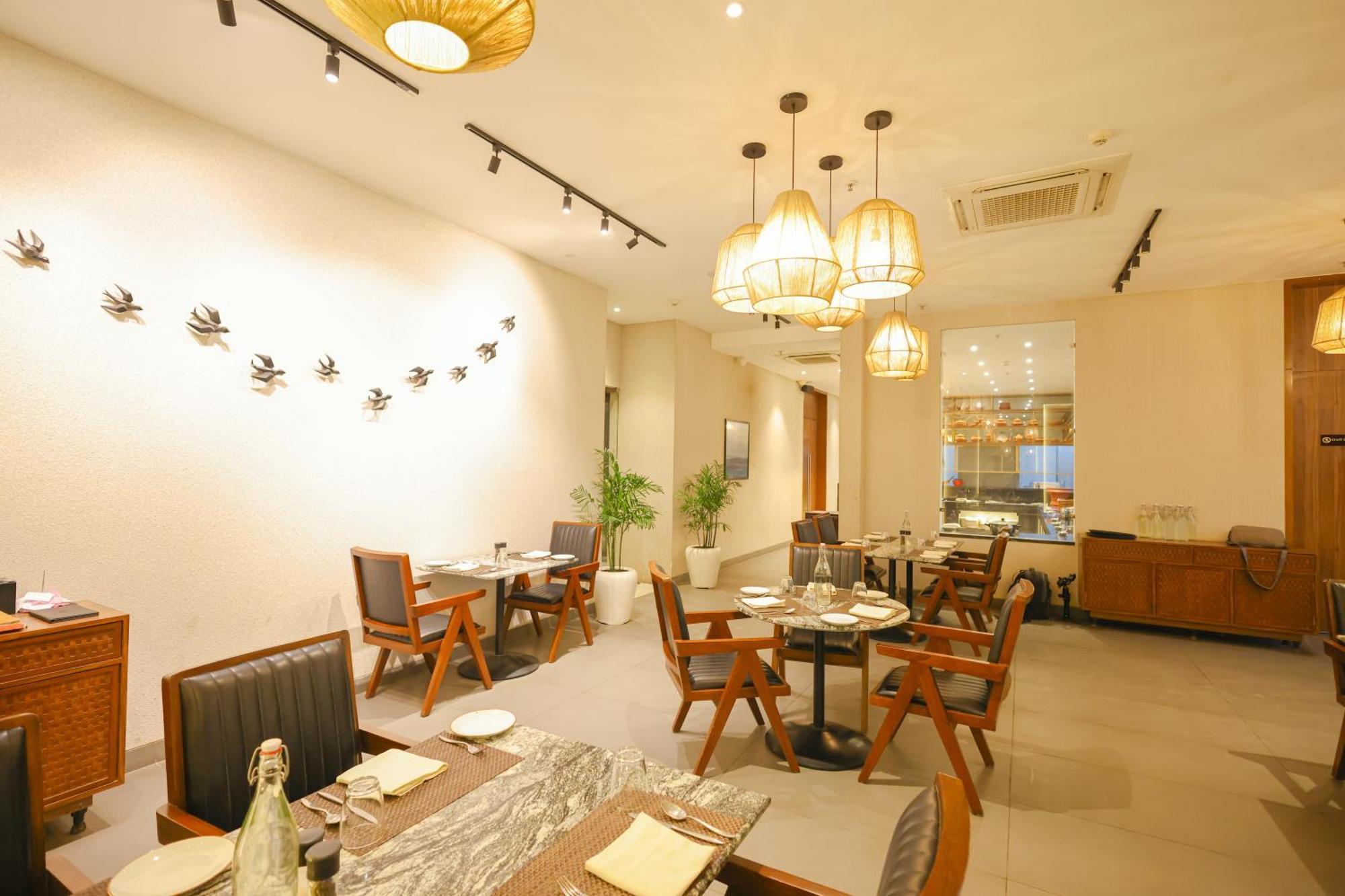 Rhythm Gurugram Hotel & Suites, Sohna Road Ґурґаон Екстер'єр фото