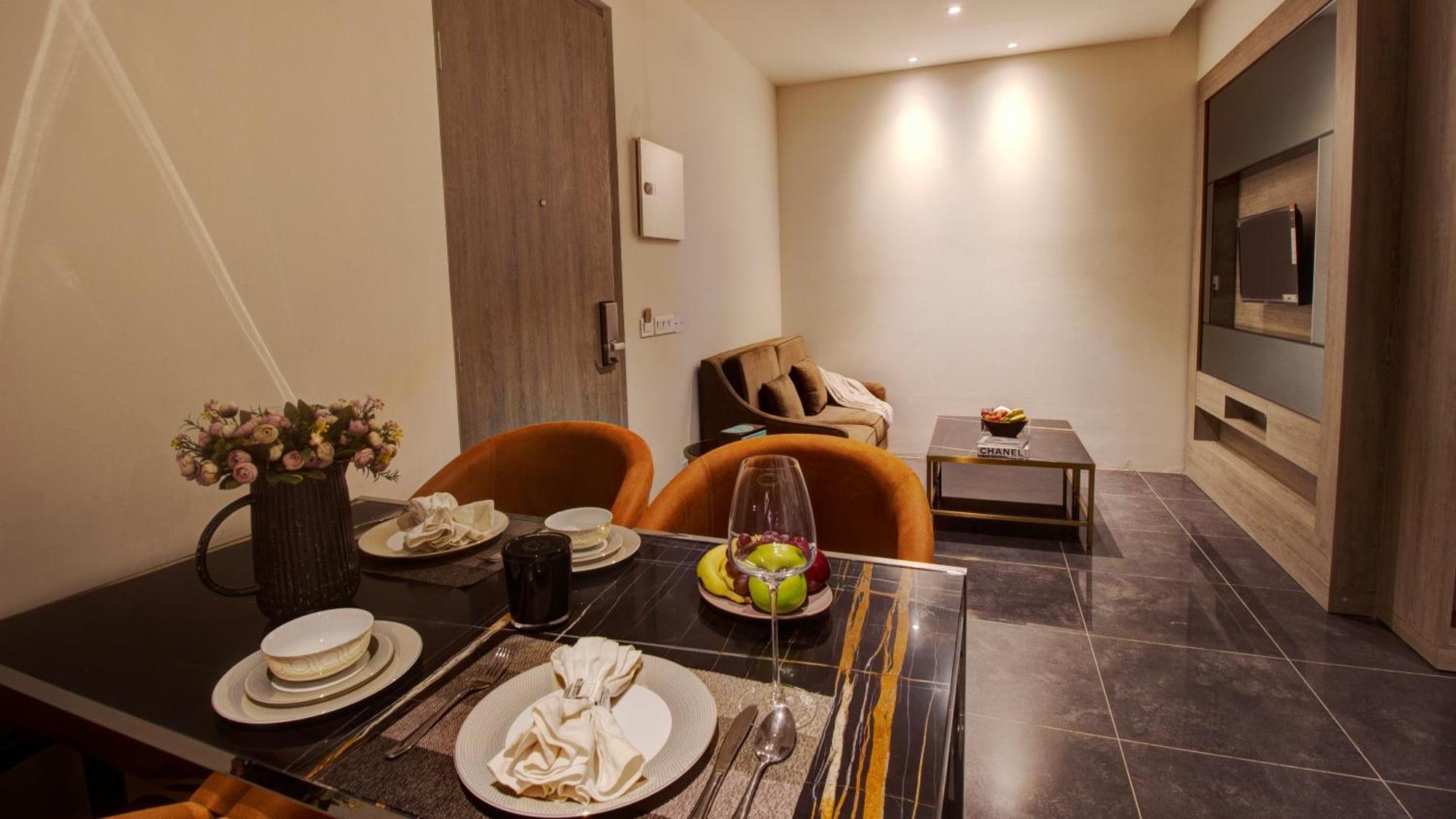 Rhythm Gurugram Hotel & Suites, Sohna Road Ґурґаон Екстер'єр фото