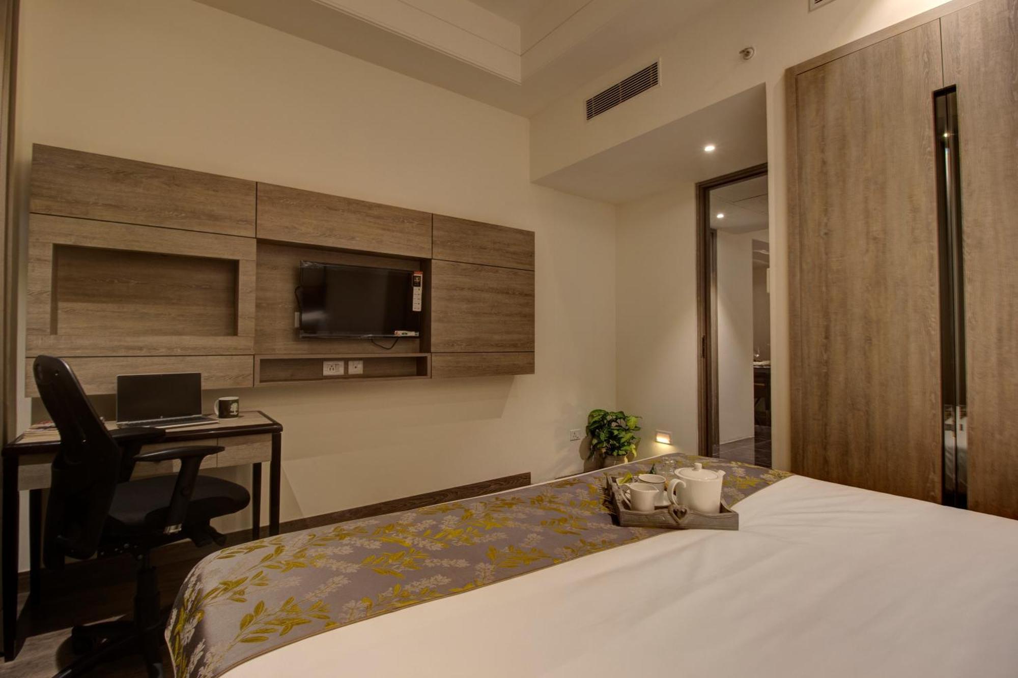 Rhythm Gurugram Hotel & Suites, Sohna Road Ґурґаон Екстер'єр фото
