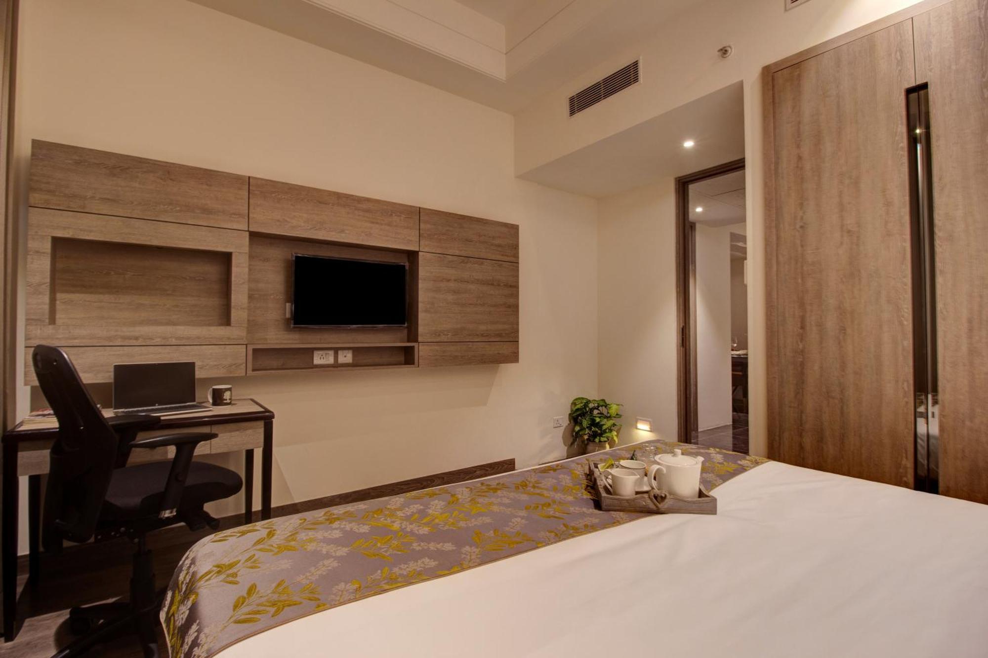 Rhythm Gurugram Hotel & Suites, Sohna Road Ґурґаон Екстер'єр фото