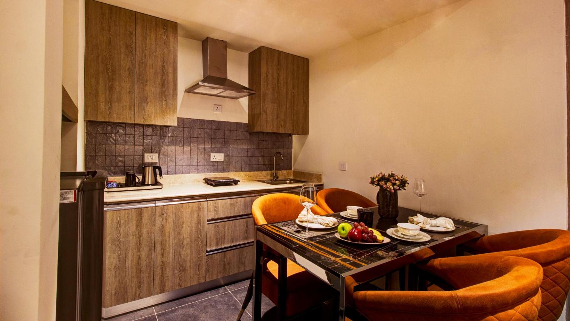 Rhythm Gurugram Hotel & Suites, Sohna Road Ґурґаон Екстер'єр фото