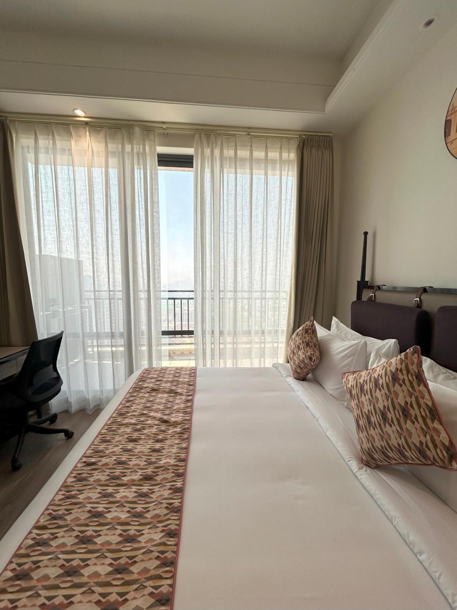 Rhythm Gurugram Hotel & Suites, Sohna Road Ґурґаон Екстер'єр фото