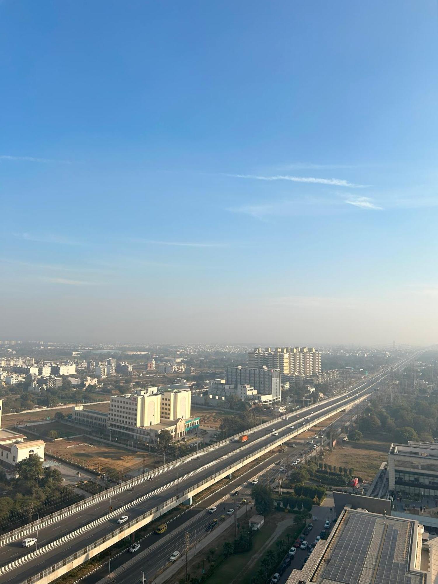 Rhythm Gurugram Hotel & Suites, Sohna Road Ґурґаон Екстер'єр фото