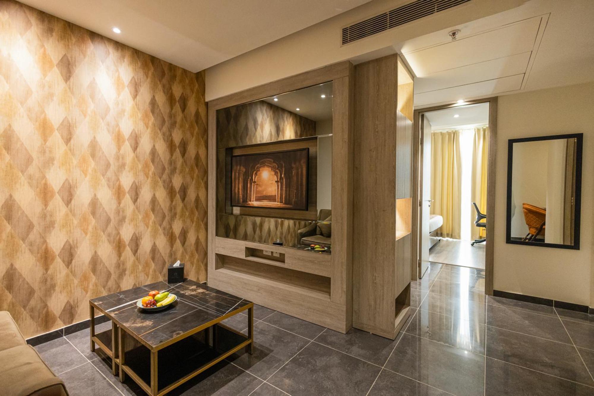Rhythm Gurugram Hotel & Suites, Sohna Road Ґурґаон Екстер'єр фото