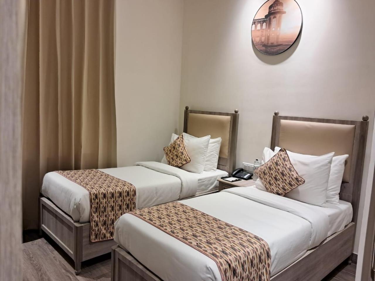 Rhythm Gurugram Hotel & Suites, Sohna Road Ґурґаон Екстер'єр фото