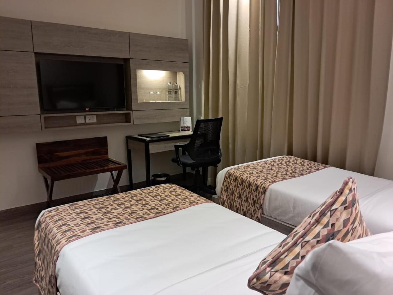 Rhythm Gurugram Hotel & Suites, Sohna Road Ґурґаон Екстер'єр фото